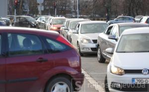 Gužve na Drive-in puktu na Vrbanji: Uzima li omicron maha i u KS 